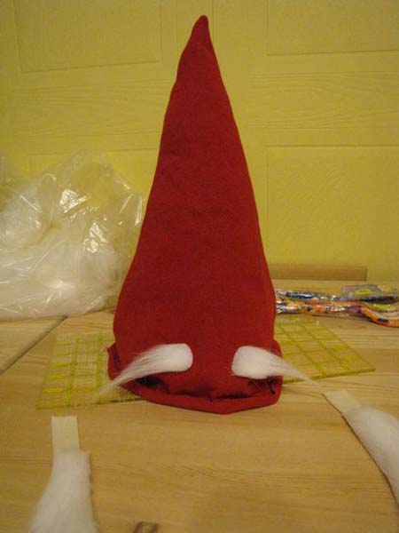 Как сделать шляпу гнома из бумаги. Колпак гнома для мальчика. Колпачок гнома своими. Пошив колпака для гнома. Ушки гномика