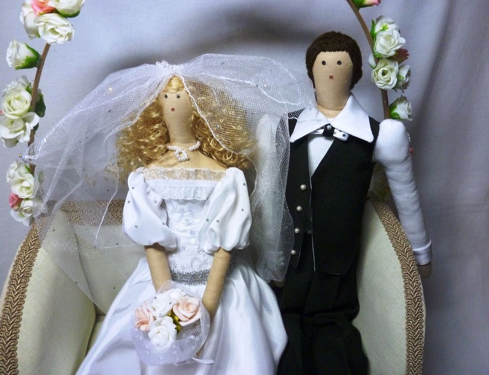 Кукла жених. Свадебные куклы. Свадьба кукла. Свадебные куклы жених и невеста. Кукла Тильда невеста.